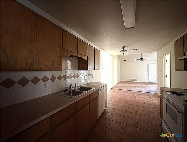 1002 W Avenue B B, Copperas Cove, TX 76522