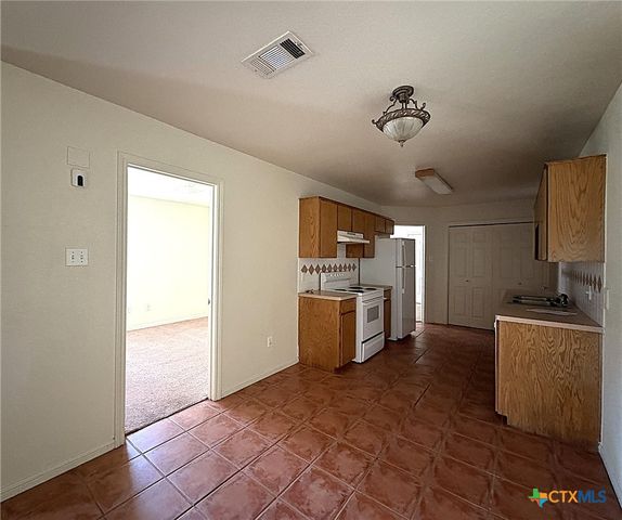 1002 W Avenue B B, Copperas Cove, TX 76522