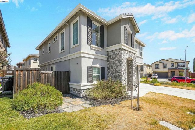3001 Aragon Dr, Pittsburg, CA 94565