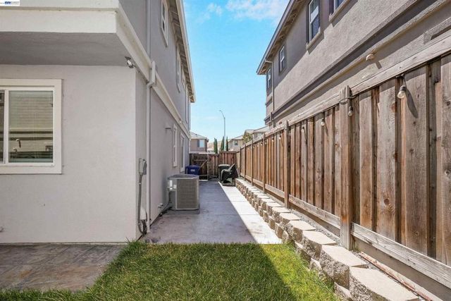3001 Aragon Dr, Pittsburg, CA 94565