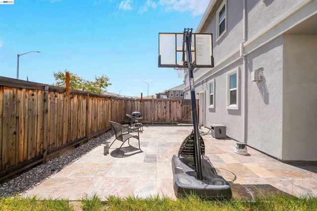3001 Aragon Dr, Pittsburg, CA 94565