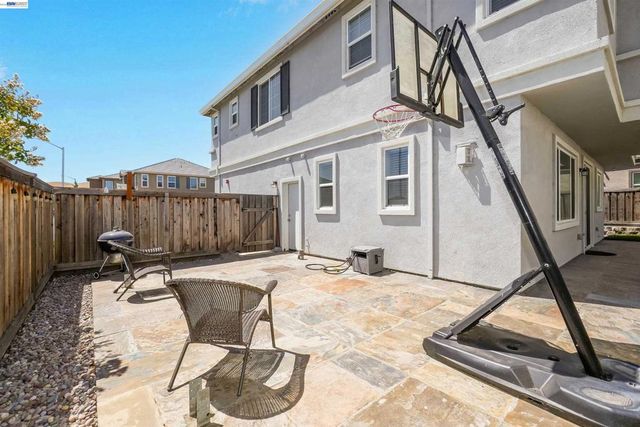 3001 Aragon Dr, Pittsburg, CA 94565