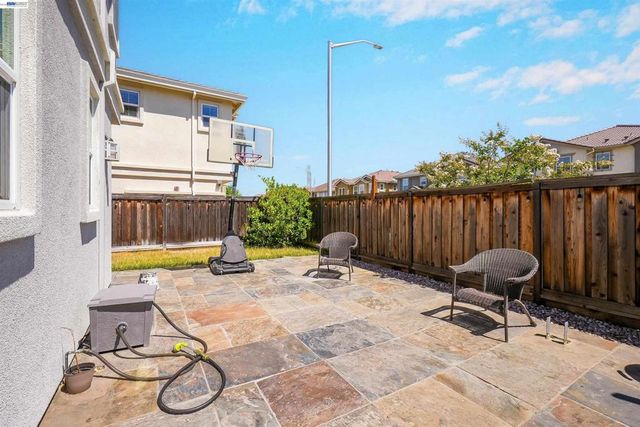 3001 Aragon Dr, Pittsburg, CA 94565