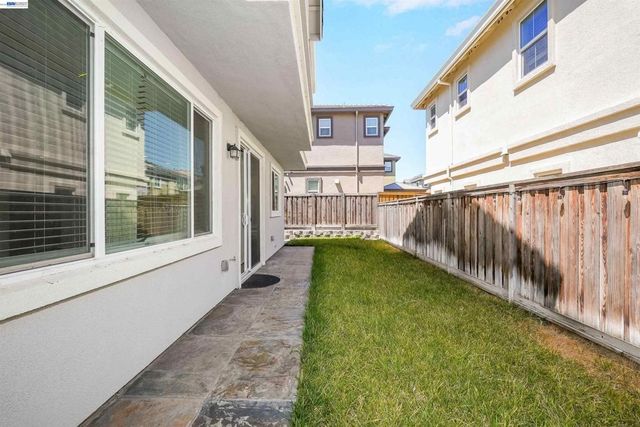 3001 Aragon Dr, Pittsburg, CA 94565