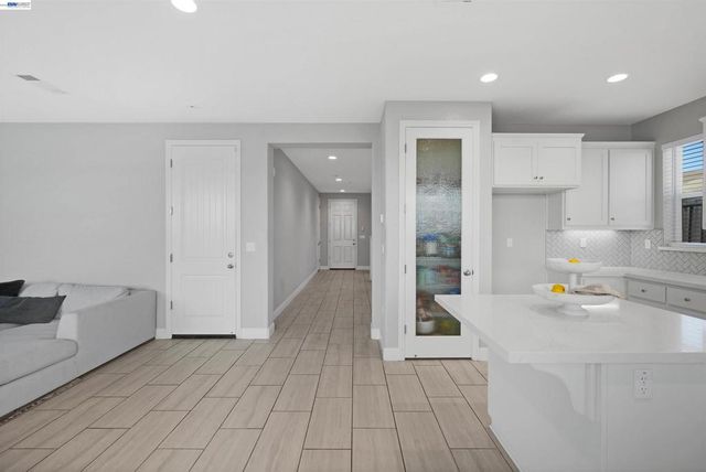 3001 Aragon Dr, Pittsburg, CA 94565