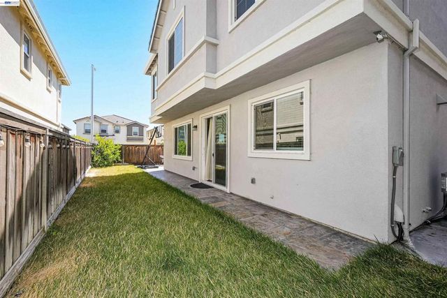 3001 Aragon Dr, Pittsburg, CA 94565