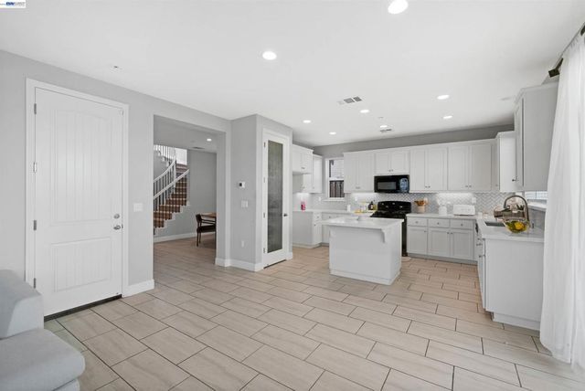 3001 Aragon Dr, Pittsburg, CA 94565