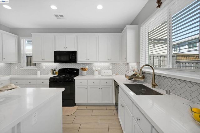 3001 Aragon Dr, Pittsburg, CA 94565