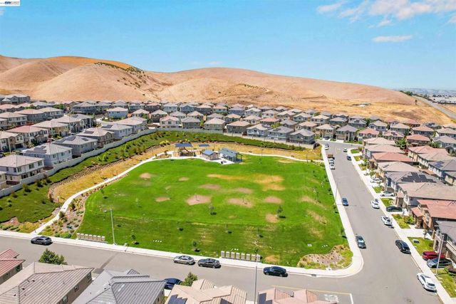 3001 Aragon Dr, Pittsburg, CA 94565