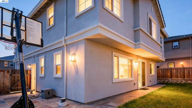 3001 Aragon Dr, Pittsburg, CA 94565