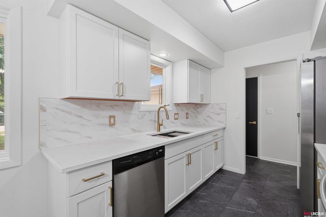 4508 Hallcliffe Road, Lincoln, NE 68516