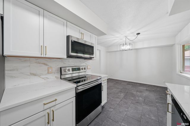 4508 Hallcliffe Road, Lincoln, NE 68516
