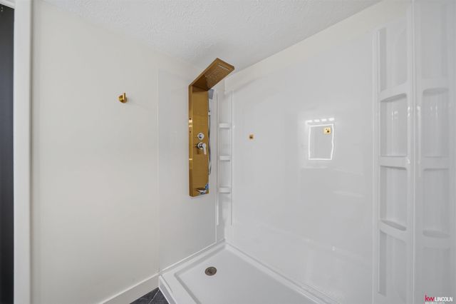 4508 Hallcliffe Road, Lincoln, NE 68516