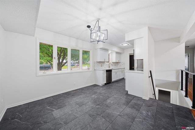 4508 Hallcliffe Road, Lincoln, NE 68516