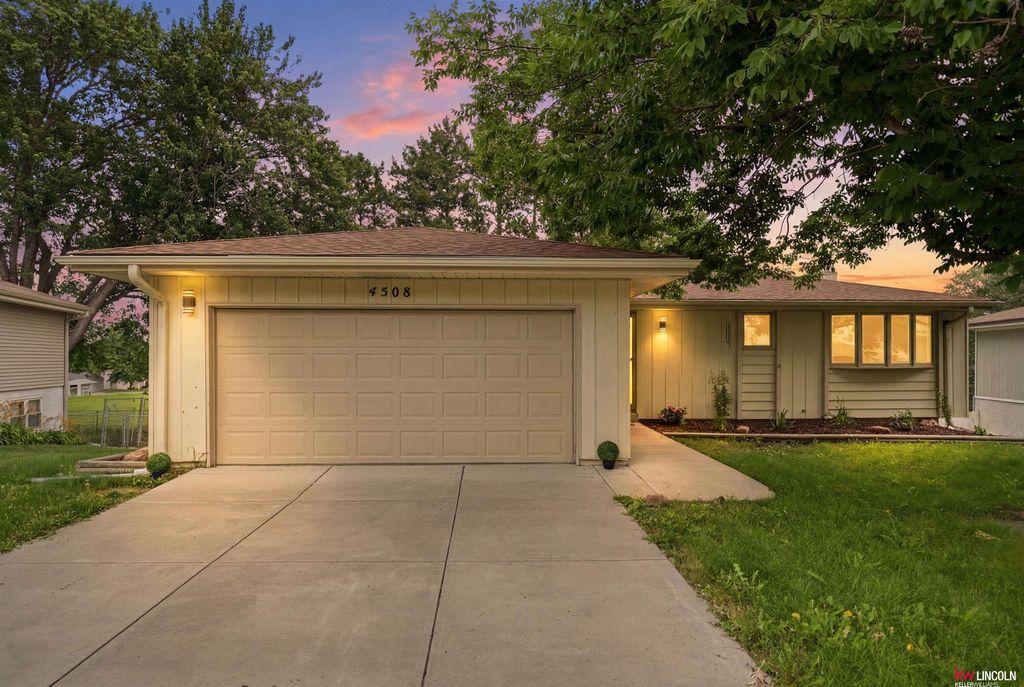 4508 Hallcliffe Road, Lincoln, NE 68516
