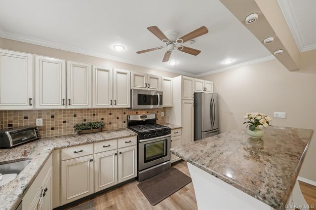 20 Milford Court, Nanuet, NY 10954