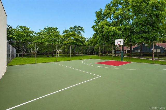20 Milford Court, Nanuet, NY 10954