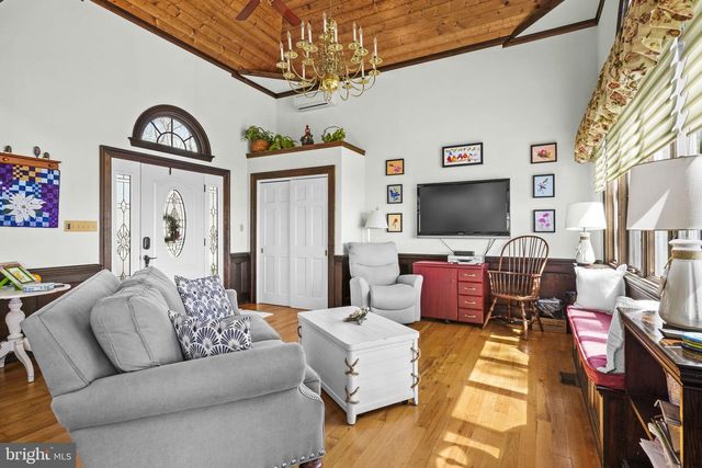 5211 AL JONES DR, Shady Side, MD 20764
