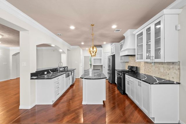 5526 Darschelle Drive, Houston, TX 77069