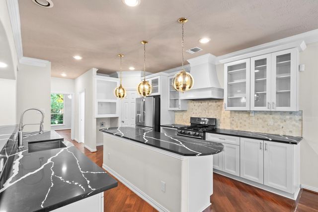 5526 Darschelle Drive, Houston, TX 77069