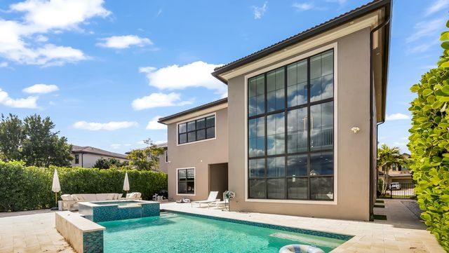 9040 W Watercrest Cir Circle W, Parkland, FL 33076