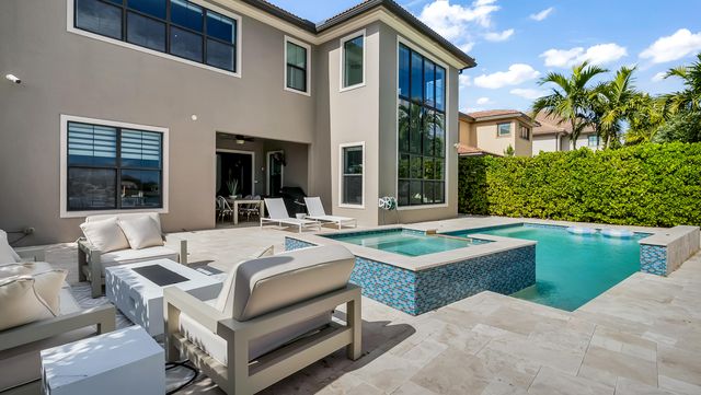 9040 W Watercrest Cir Circle W, Parkland, FL 33076