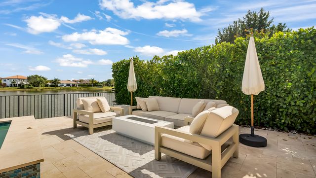 9040 W Watercrest Cir Circle W, Parkland, FL 33076