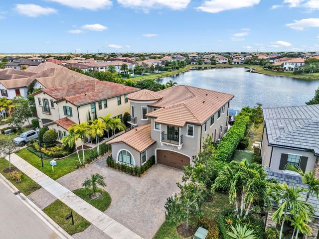9040 W Watercrest Cir Circle W, Parkland, FL 33076