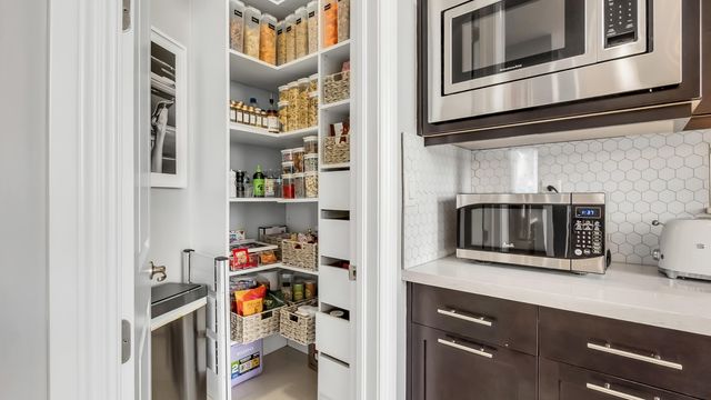 9040 W Watercrest Cir Circle W, Parkland, FL 33076