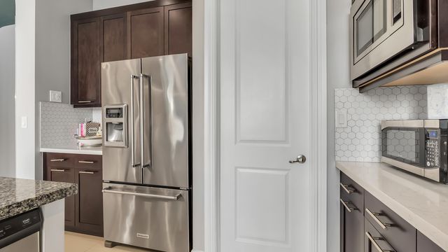 9040 W Watercrest Cir Circle W, Parkland, FL 33076