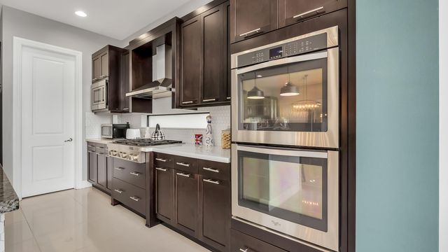 9040 W Watercrest Cir Circle W, Parkland, FL 33076