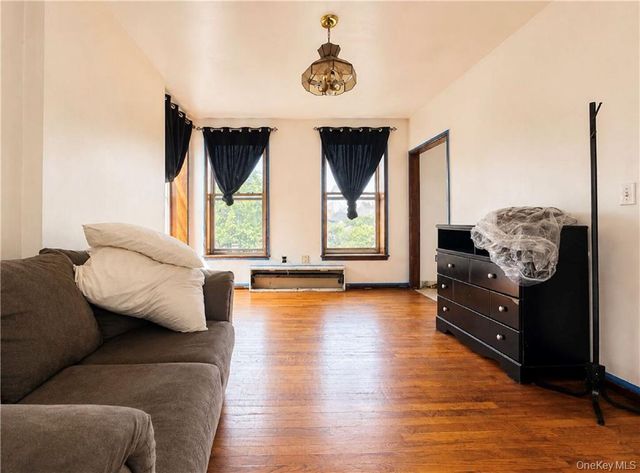 104 Albany Avenue, Brooklyn, NY 11213