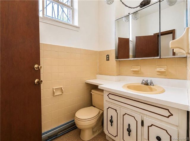 104 Albany Avenue, Brooklyn, NY 11213