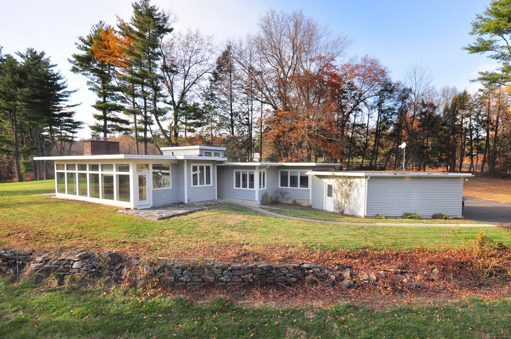 365 Simsbury Road, Bloomfield, CT 06002