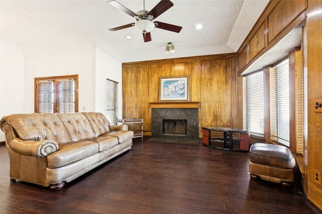 2901 Big Oaks Drive, Garland, TX 75044