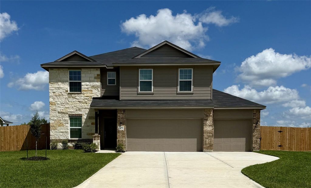 413 Twin Lakes Boulevard, West Columbia, TX 77486