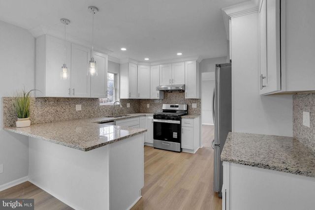 504 LONGSTONE DR, Cherry Hill, NJ 08003