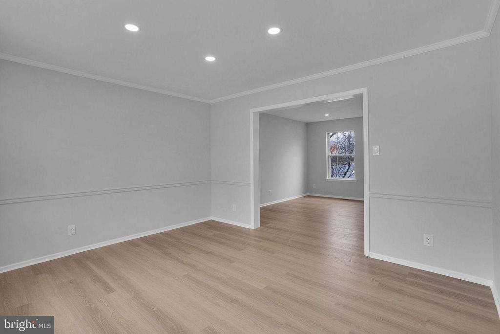 Image 10 of property listing at 504 LONGSTONE DR, Cherry Hill, NJ 08003