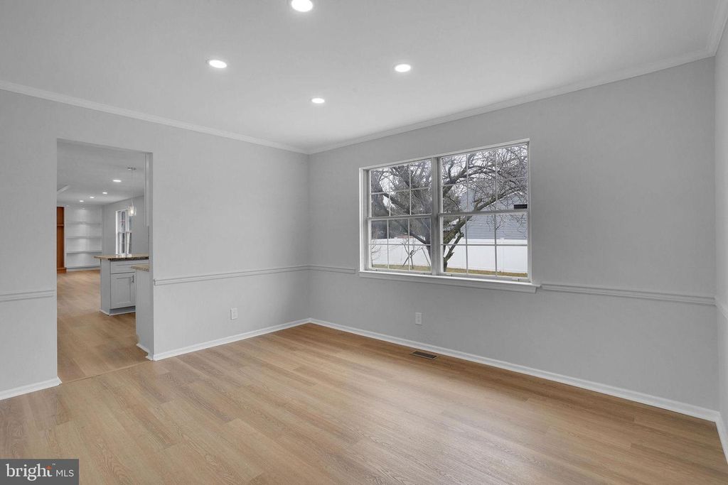 Image 11 of property listing at 504 LONGSTONE DR, Cherry Hill, NJ 08003