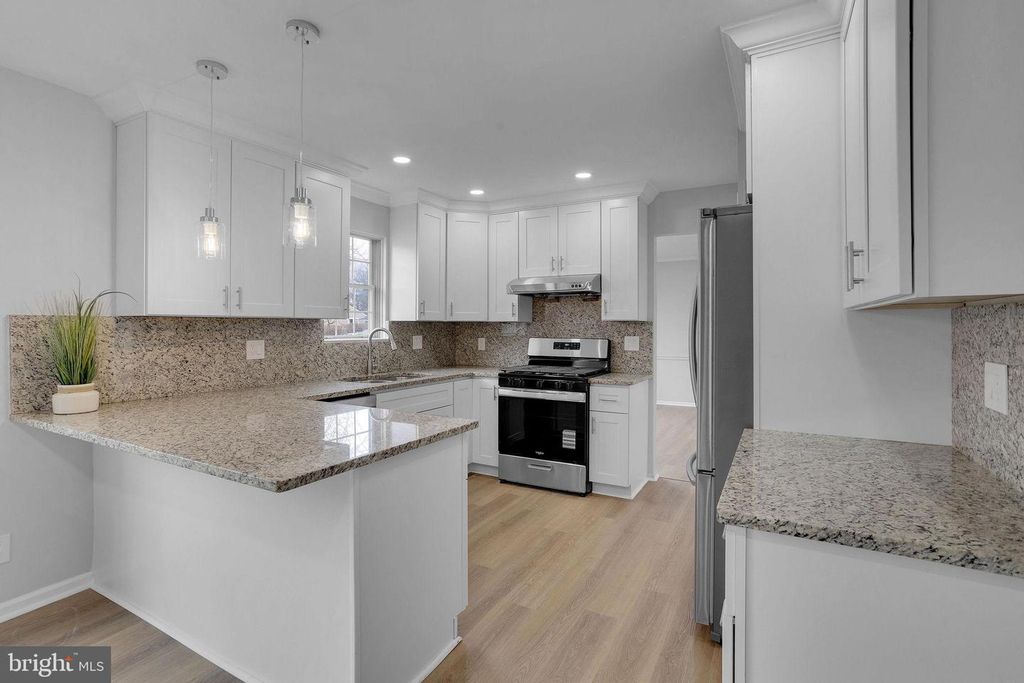 Image 12 of property listing at 504 LONGSTONE DR, Cherry Hill, NJ 08003