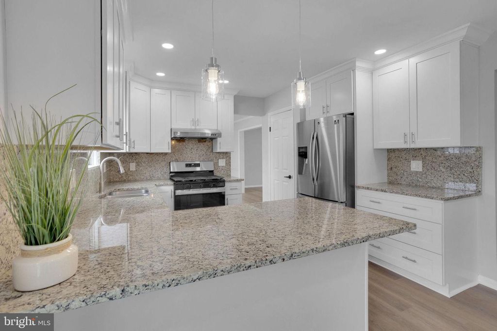 Image 14 of property listing at 504 LONGSTONE DR, Cherry Hill, NJ 08003