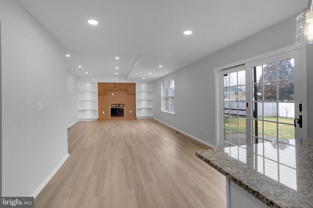 Image 16 of property listing at 504 LONGSTONE DR, Cherry Hill, NJ 08003