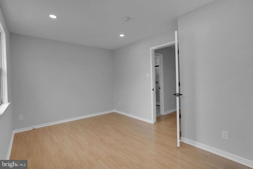 Image 22 of property listing at 504 LONGSTONE DR, Cherry Hill, NJ 08003