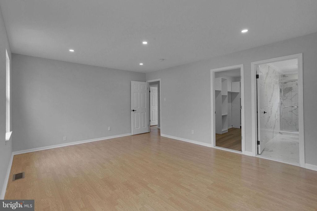 Image 27 of property listing at 504 LONGSTONE DR, Cherry Hill, NJ 08003