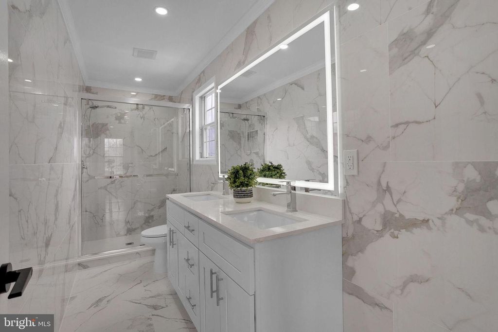 Image 29 of property listing at 504 LONGSTONE DR, Cherry Hill, NJ 08003