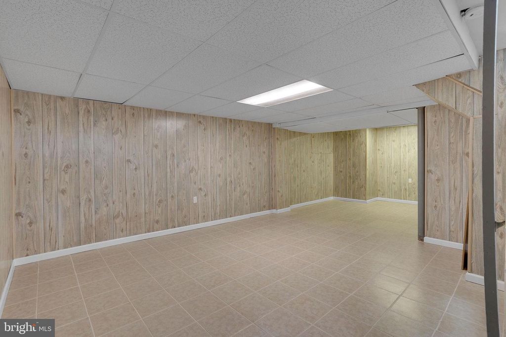 Image 34 of property listing at 504 LONGSTONE DR, Cherry Hill, NJ 08003