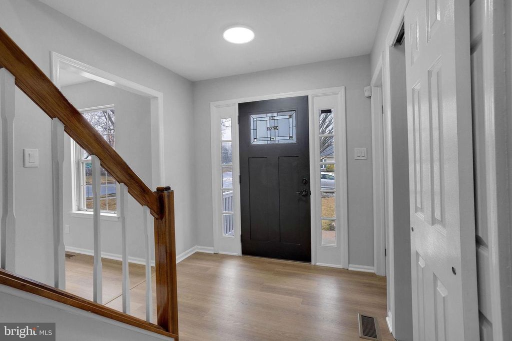 Image 4 of property listing at 504 LONGSTONE DR, Cherry Hill, NJ 08003