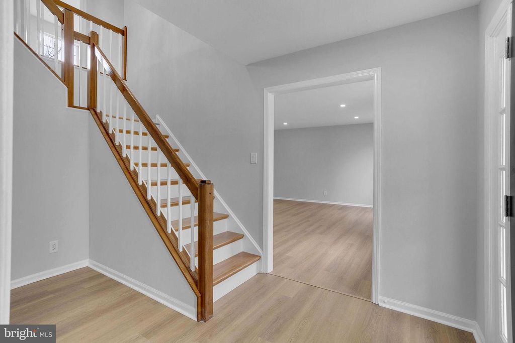 Image 5 of property listing at 504 LONGSTONE DR, Cherry Hill, NJ 08003