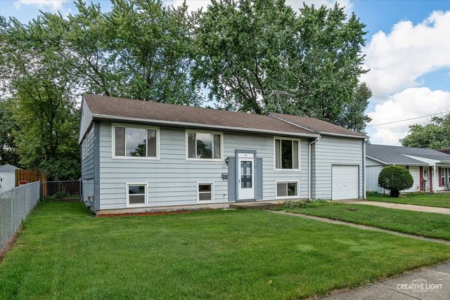 910 Southbridge Drive, Aurora, IL 60506