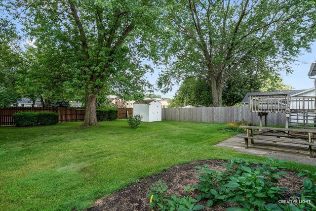 910 Southbridge Drive, Aurora, IL 60506